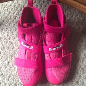 Nike Lebron Soldier 10 (GS) Pink Blast Sneakers